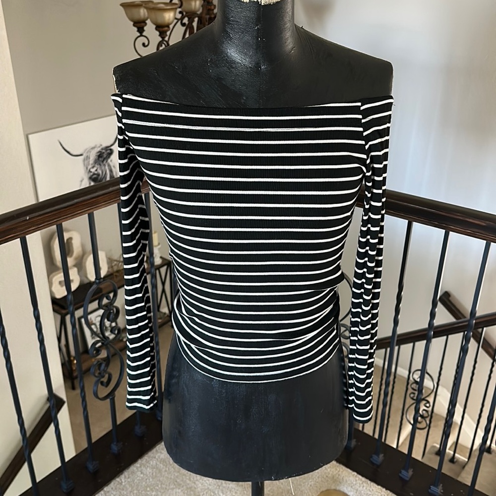 Z Supply off the shoulder shirt Size L
